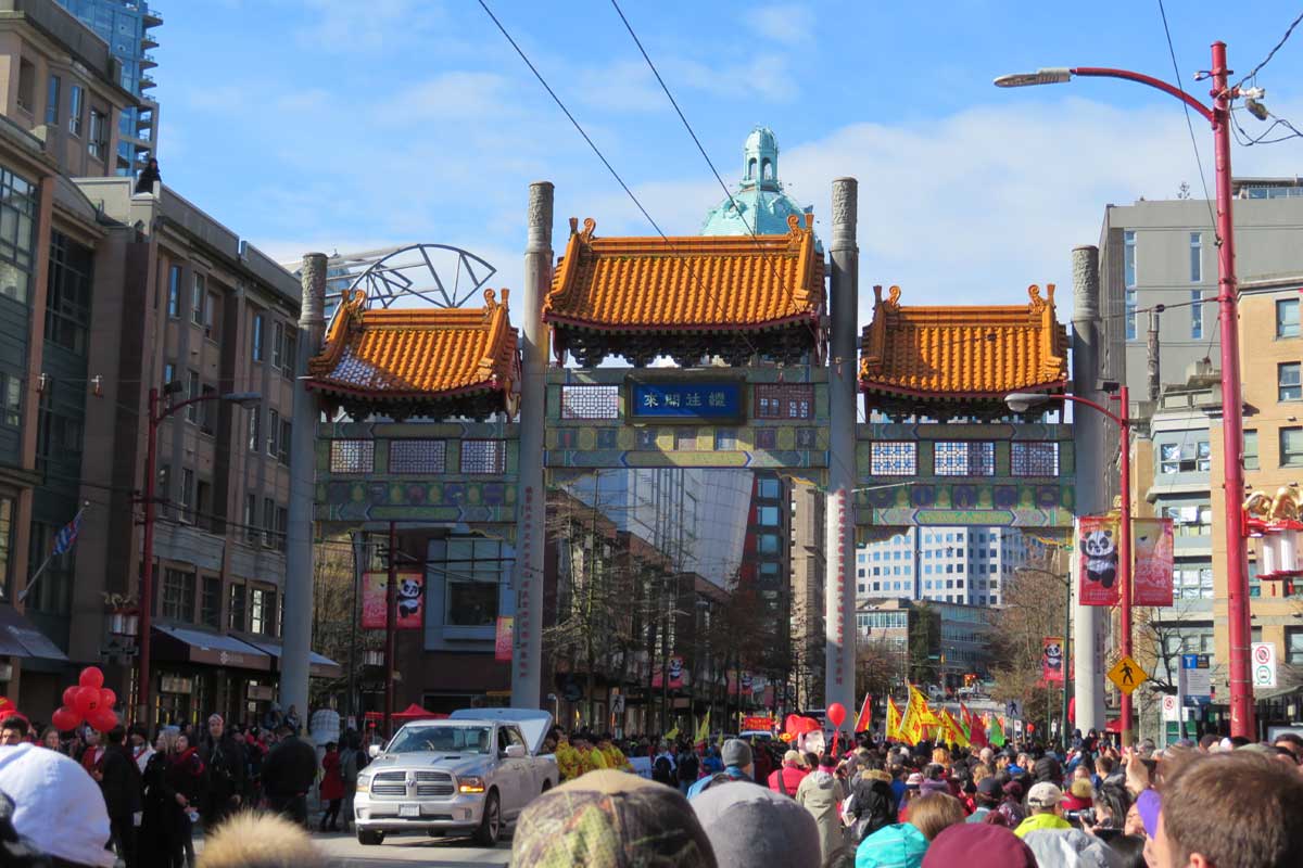 毎年バンクーバー市のチャイナタウンで開催される春節パレード。スタート地点はこの門が目印。File photo by Japan Canada Today