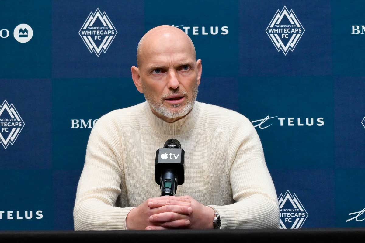 勝利しても厳しい表情を崩さないソレンセン監督。試合後の記者会見で。レアル・ソルトレイク戦。2026年2月21日、BCプレース。Photo by Koichi Saito/Japan Canada Today