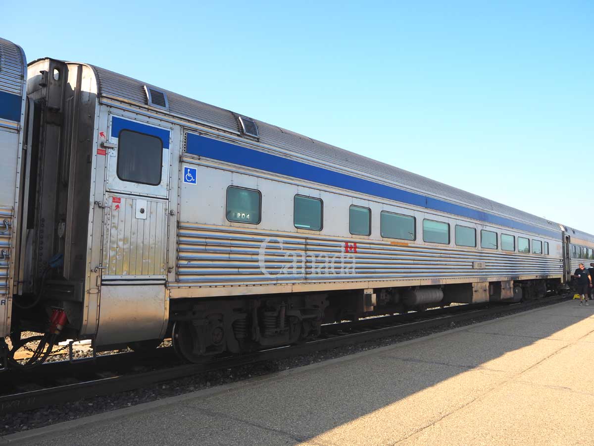 ＶＩＡ鉄道カナダの夜行列車「カナディアン」のエコノミークラス「８１３２」（大塚圭一郎撮影）