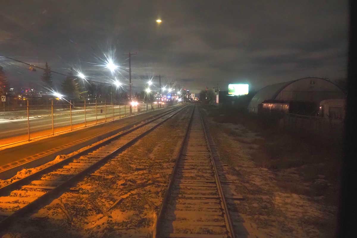 ＶＩＡ鉄道カナダの夜行列車「カナディアン」から眺めたエドモントン地域の景色（大塚圭一郎撮影）