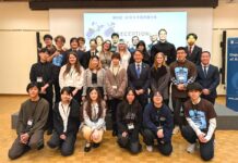 「日本語に思いを乗せて」第38回BC州日本語弁論大会開催 髙橋総領事と出場者が揃って。2026年3月7日、バンクーバー市。撮影 三島直美/日加トゥデイ