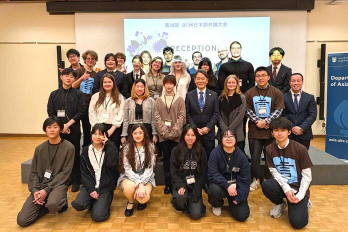 髙橋総領事と出場者が揃って。2026年3月7日、バンクーバー市。撮影　三島直美／日加トゥデイ