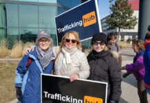 「女性だけの問題ではない」National Council of Women of Canada会長ペニー・ランキン氏に聞く、今の社会課題 人身売買に反対する抗議活動の様子。中央がペニー・ランキン会長。2020年2月、モントリオール。提供:National Council of Women of Canada