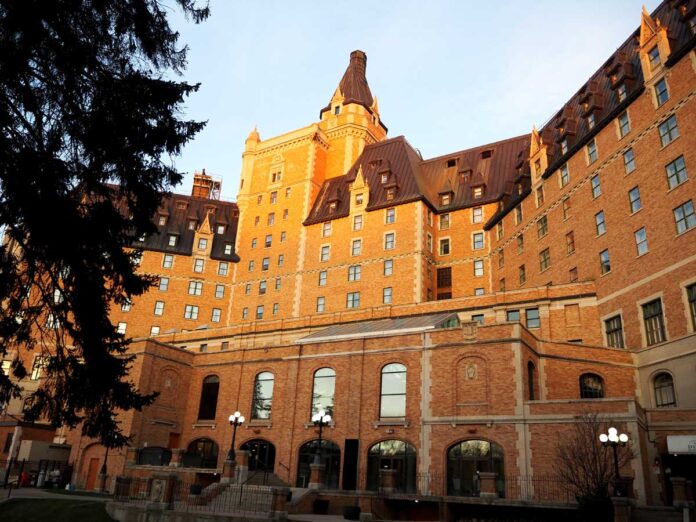 デルタ・ホテルズ・ベスボロウの外観（２０２３年９月、大塚圭一郎撮影）