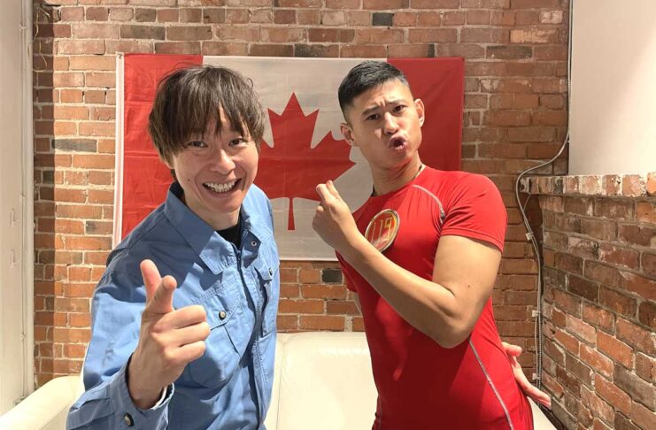 「ごみ問題と防災を芸人が発信」マシンガンズ滝沢さんとワタリ119さんがバンクーバーで イベントを終えたお笑いコンビ「マシンガンズ」の滝沢秀一さん(左)と、お笑い芸人のワタリ119さん。2026年2月16日、バンクーバー市。撮影 田上麻里亜/日加トゥデイ