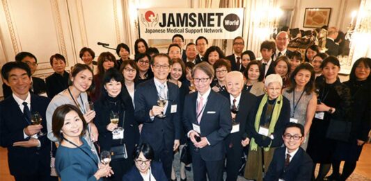 2025年に行われた「第12回JAMSNETワールド会議」レセプションの様子。 JAMSNET-CANADA からは3人が出席した。2025年11月7日、アメリカ・ニューヨーク州「在ニューヨーク日本国総領事公邸」。写真クレジット：JAMSNET-USA／提供：JAMSNET-CANADA