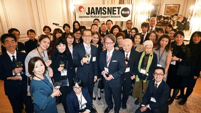 2025年に行われた「第12回JAMSNETワールド会議」レセプションの様子。 JAMSNET-CANADA からは3人が出席した。2025年11月7日、アメリカ・ニューヨーク州「在ニューヨーク日本国総領事公邸」。写真クレジット：JAMSNET-USA／提供：JAMSNET-CANADA