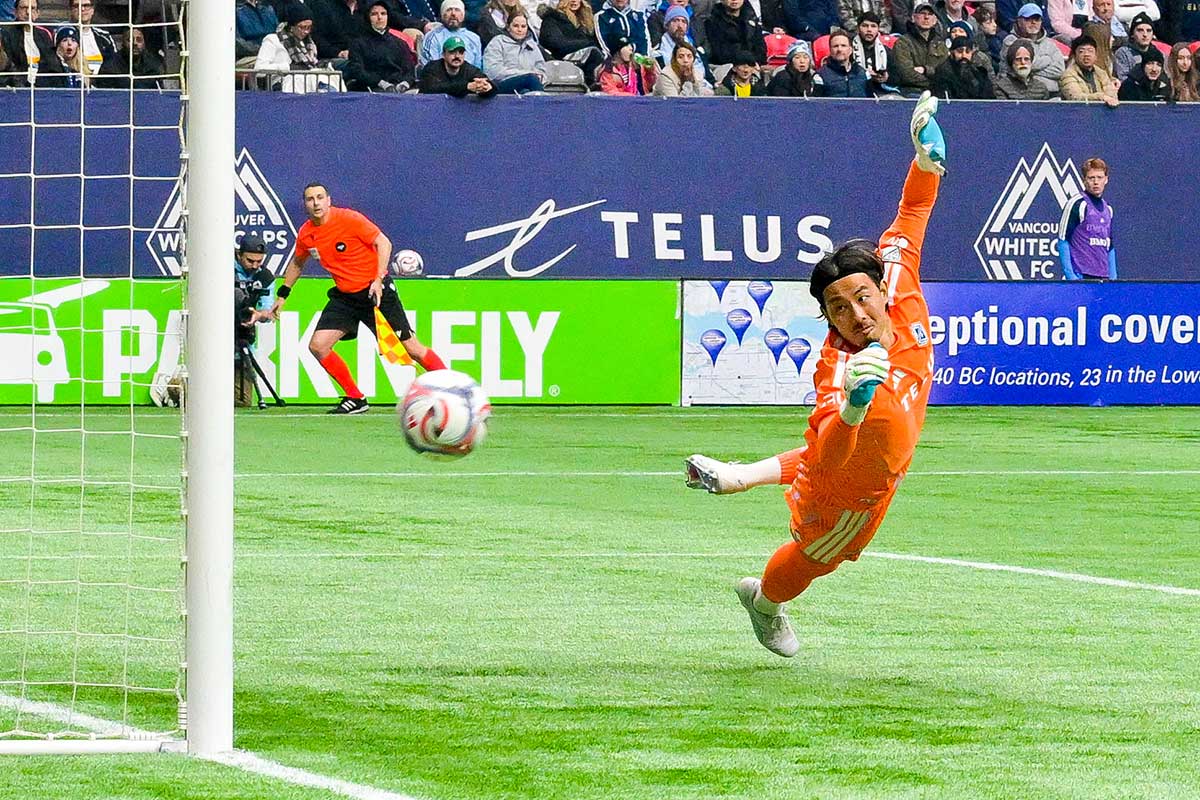 38分、ミネソタのシュートはこのままポールに当たり...。ミネソタ・ユナイテッドFC戦。2026年3月15日、BCプレース。Photo by Koichi Saito/Japan Canada Today