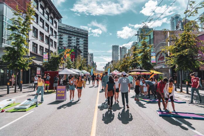 DowntownVan_Granville W杯期間中のバンクーバー市ダウンタウン・グランビルストリート歩行者天国イメージ画像。Image by the City of Vancouver