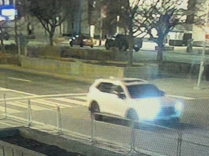 2026年3月10日にトロント市警が公開したアメリカ領事館を銃撃した容疑者が使用したと見られる白のホンダCR-V。Photo from Toronto Police Service website