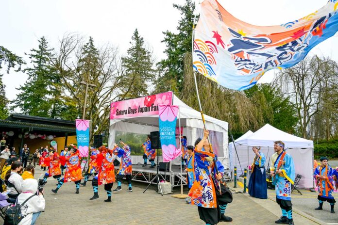 あっぱれよさこいのパフォーマンス。2026年4月11日、バンクーバー市。写真　斉藤光一／日加トゥデイ