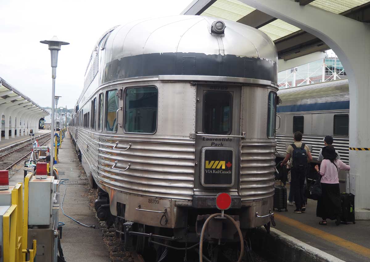 ＶＩＡ鉄道カナダの「カナディアン」の客車（バンクーバーで大塚圭一郎撮影）