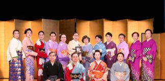 「洋子先生に贈る舞」西川流カナダ支部彩月会 松野洋子(西川佳洋)追悼舞踊公演 「西川流カナダ彩月会」全員で。2026年3月28日、バーナビー市。写真提供 西川流カナダ彩月会/撮影 斉藤光一