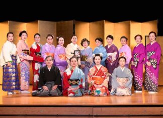 「洋子先生に贈る舞」西川流カナダ支部彩月会 松野洋子(西川佳洋)追悼舞踊公演 「西川流カナダ彩月会」全員で。2026年3月28日、バーナビー市。写真提供 西川流カナダ彩月会/撮影 斉藤光一