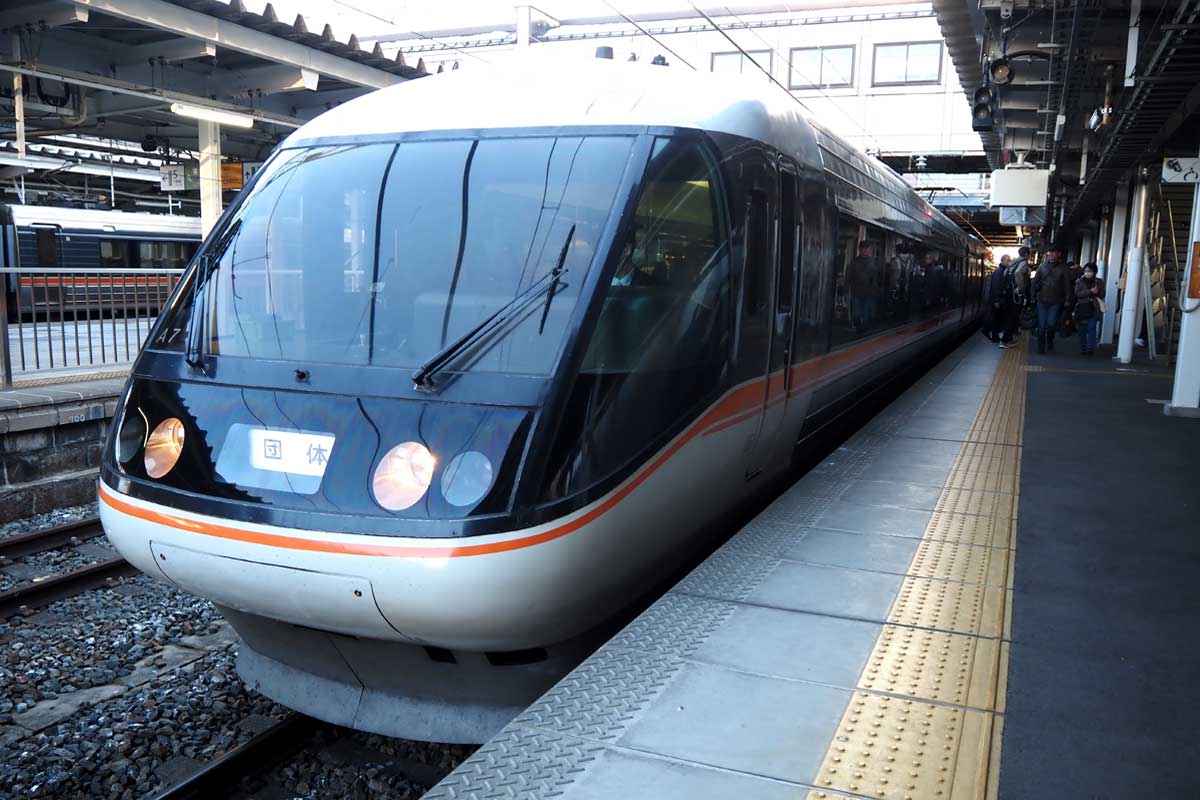 鉄旅オブザイヤーの優秀賞を受けた日本旅行のツアーで走った団体臨時列車「日本旅行創業１２０周年記念号」（大塚圭一郎撮影）