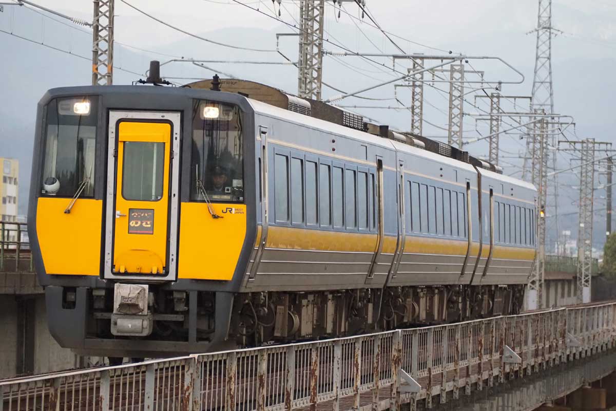 鉄旅オブザイヤーの優秀賞を受けた阪急交通社のツアーで利用されたＪＲ西日本の特急「スーパーおき」（大塚圭一郎撮影）