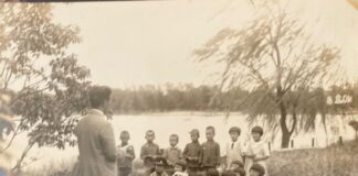 五つの小学校とその後の統廃合(福岡・東京・石岡・三条・東京) 福岡女子師範付属小学校(大濠公園で)