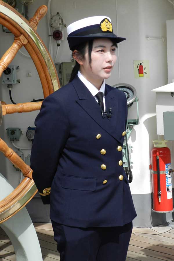 三等航海士　山口雅さん。ブリティッシュ・コロンビア州リッチモンド市。撮影　笹川守／日加トゥデイ