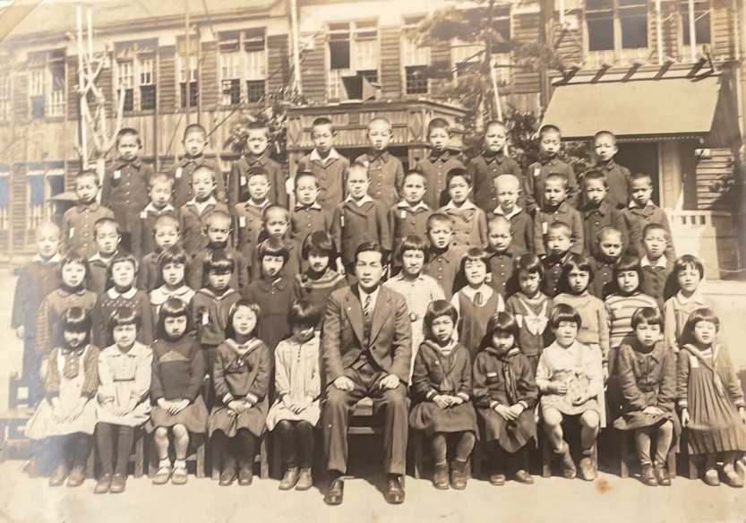 豊島区立池袋第五小学校（二年生のクラス）右後ろに奉安殿