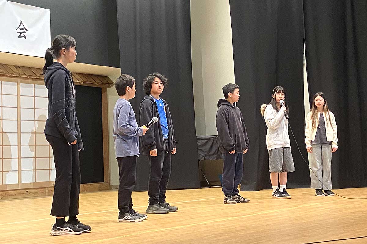 中学科1年「夏休みの旅行プラン」（2026年5月23日、バンクーバー市。撮影　日加トゥデイ）