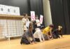 「名作絵本の劇から動物クイズ、アニメ聖地ガイドまで!」バンクーバー日本語学校で学習発表会開催 高等科2年「2025年〜26年のまとめ 世界三大ニュース」(2026年5月23日、バンクーバー市。撮影 日加トゥデイ)