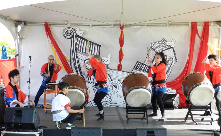 Go Taikoで歓迎。ブリティッシュ・コロンビア州リッチモンド市。撮影　笹川守／日加トゥデイ