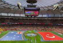 トロント、バンクーバーでもW杯開幕 カナダ代表初戦は引き分け バンクーバーでの初戦となったオーストラリア対トルコの試合前。2026年6月13日、バンクーバー市BCプレース。撮影 三島直美/日加トゥデイ