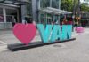 2026年W杯開幕!日本戦も楽しむバンクーバーでワールドカップ バンクーバー・ダウンタウンに現れたLove Vanの写真スポット。2026年6月10日、バンクーバー市。撮影 日加トゥデイ