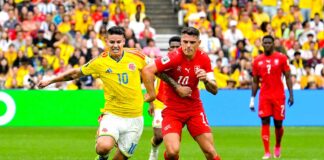 FIFAワールドカップ2026:スイスがバンクーバーで3連勝、コロンビアとの接戦を制してベスト8へ 激しく競り合うコロンビアのキャプテン、ロドリゲス(左)とスイスのキャプテン、シャカ。2026年7月7日、バンクーバー市。撮影 斉藤光一/日加トゥデイ