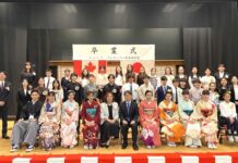 「学校の歴史は私たちの誇り」2025年度バンクーバー日本語学校卒業式 小学科、中学科、高等科、基礎科F、ユースを卒業した生徒たち。2026年6月13日、バンクーバー市。撮影 日加トゥデイ