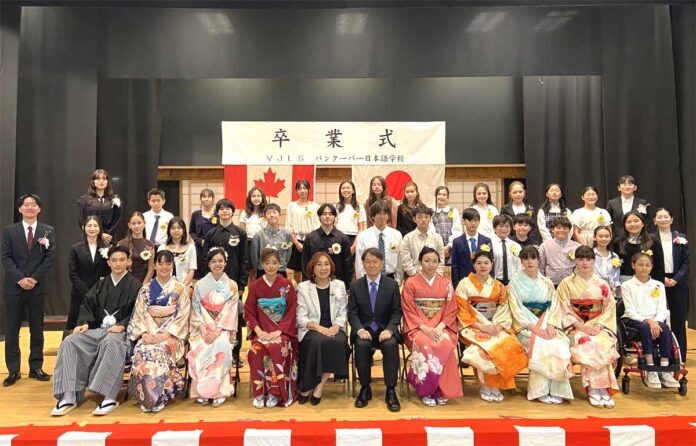 小学科、中学科、高等科、基礎科F、ユースを卒業した生徒たち。2026年6月13日、バンクーバー市。撮影　日加トゥデイ