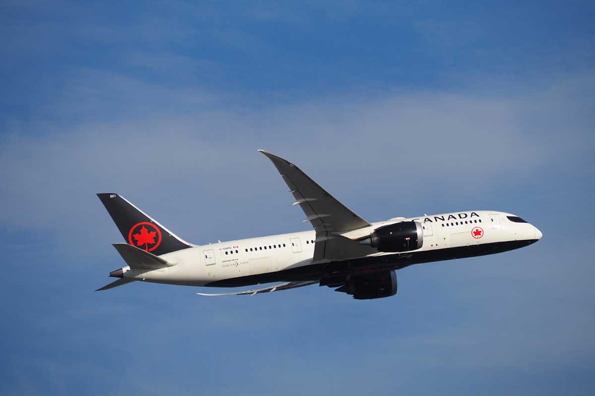 エア・カナダのボーイング787(カナダ東部ケベック州で大塚圭一郎撮影)
