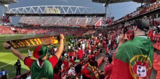 FIFAワールドカップ2026:トロントでポルトガルが、バンクーバーでスイスがベスト16へ 試合開始前、続々と会場入りするポルトガルファン。2026年7月2日、トロント市。撮影 日加トゥデイ
