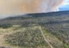 BC州で山火事広がり追加避難命令、ハイウェイ1も一部通行止め続く ブリティッシュ・コロンビア州ピアレイク近くで発生した山火事。2026年7月27日。Photo from BC Wildfire Service