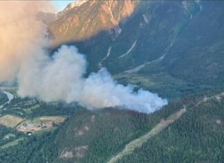 カナダで山火事広がる、オンタリオ州・BC州で避難命令発令 ペンバートン付近の山火事Singal Hill Wildfire。2026年7月15日。Photo from BC Wildfire Service ウェブサイト