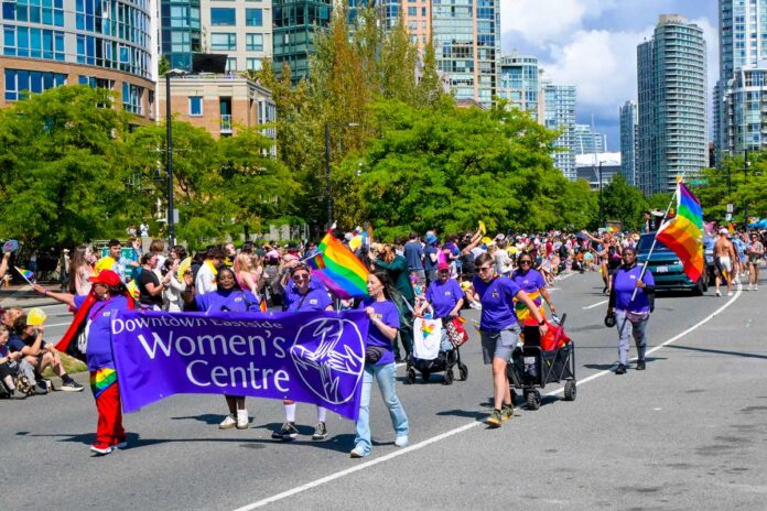 Downtown Eastside Women’s Centre。バンクーバー・プライドパレード2026。2026年8月2日、バンクーバー市。Photo by Koichi Saito