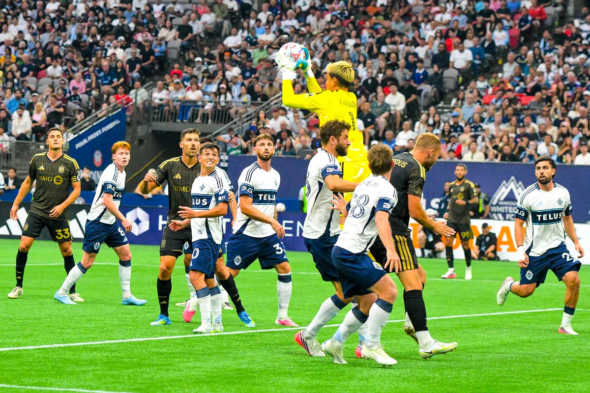 LAFCの攻撃を防ぐホワイトキャップス11。2026年8月1日、BCプレース。LAFC戦。写真 斉藤光一/日加トゥデイ