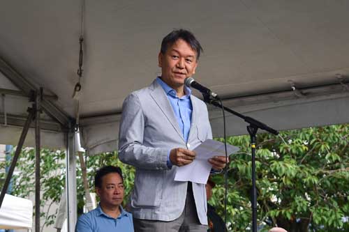 開会式であいさつする髙橋総領事。2026年8月1日、バンクーバー市。写真 加藤さくら/日加トゥデイ