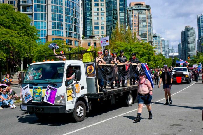 Vancouver Men in Leather。バンクーバー・プライドパレード2026。2026年8月2日、バンクーバー市。Photo by Koichi Saito