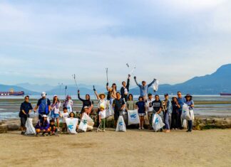 建友会、海岸清掃「ビーチクリーニング大作戦」を今年も開催 建友会、海岸清掃「ビーチクリーニング大作戦」写真提供 建友会