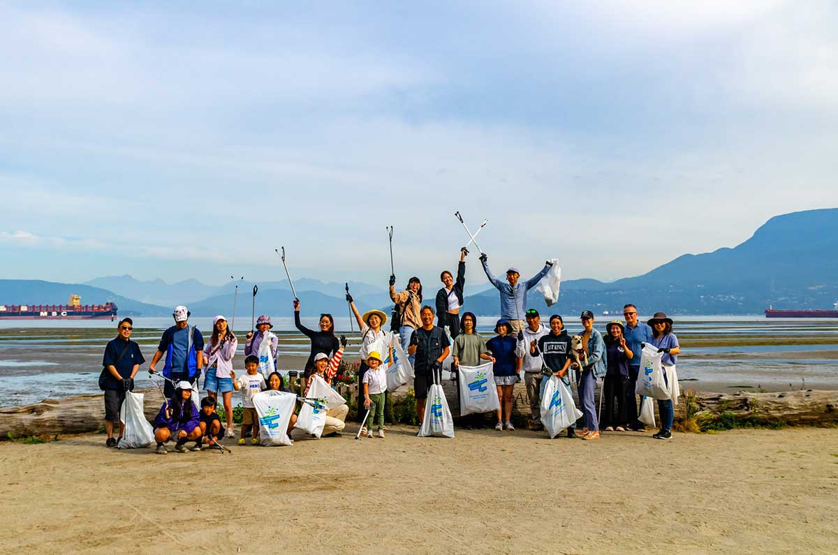 建友会、海岸清掃「ビーチクリーニング大作戦」写真提供　建友会