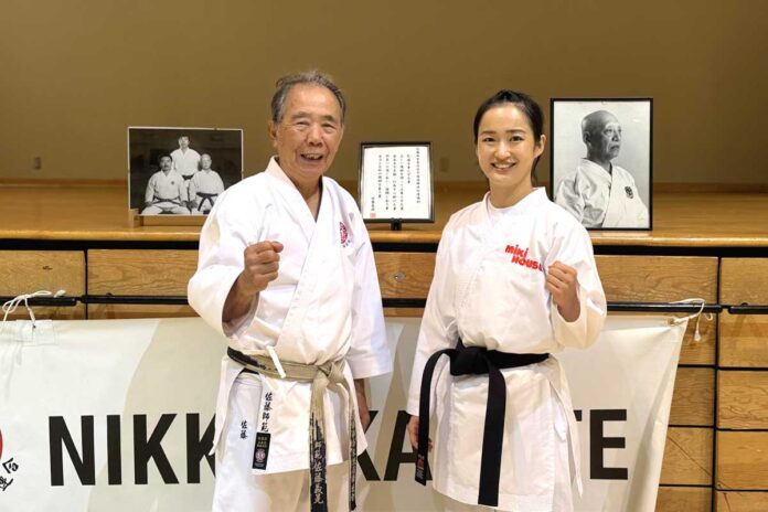 佐藤義輝（明）師範と清水希容さん（右）。2026年8月27日、バーナビー市。撮影　田上麻里亜／日加トゥデイ
