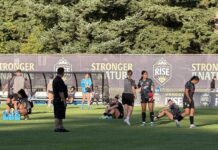 NSLバンクーバー・ライズ、終了間際の失点でハリファックスに惜敗 5位後退もプレーオフ圏まで勝ち点1 試合後、ピッチに座り込むバンクーバー・ライズFCの選手たち。2026年9月5日、スワンガードスタジアム(バーナビー市)。撮影 田上麻里亜/日加トゥデイ