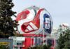 W杯バンクーバー大会象徴、サイエンスワールドサッカーボール撤去始まる FIFAワールドカップ2026バンクーバー大会の象徴サイエンスワールドのサッカーボールデザインが解体される。撮影 斉藤光一