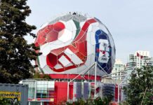 W杯バンクーバー大会象徴、サイエンスワールドサッカーボール撤去始まる FIFAワールドカップ2026バンクーバー大会の象徴サイエンスワールドのサッカーボールデザインが解体される。撮影 斉藤光一