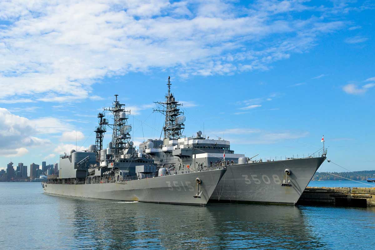 並んで停泊する海上自衛隊練習船「かしま」「やまぎり」。2026年9月15日、ノースバンクーバー市。撮影 斉藤光一/日加トゥデイ