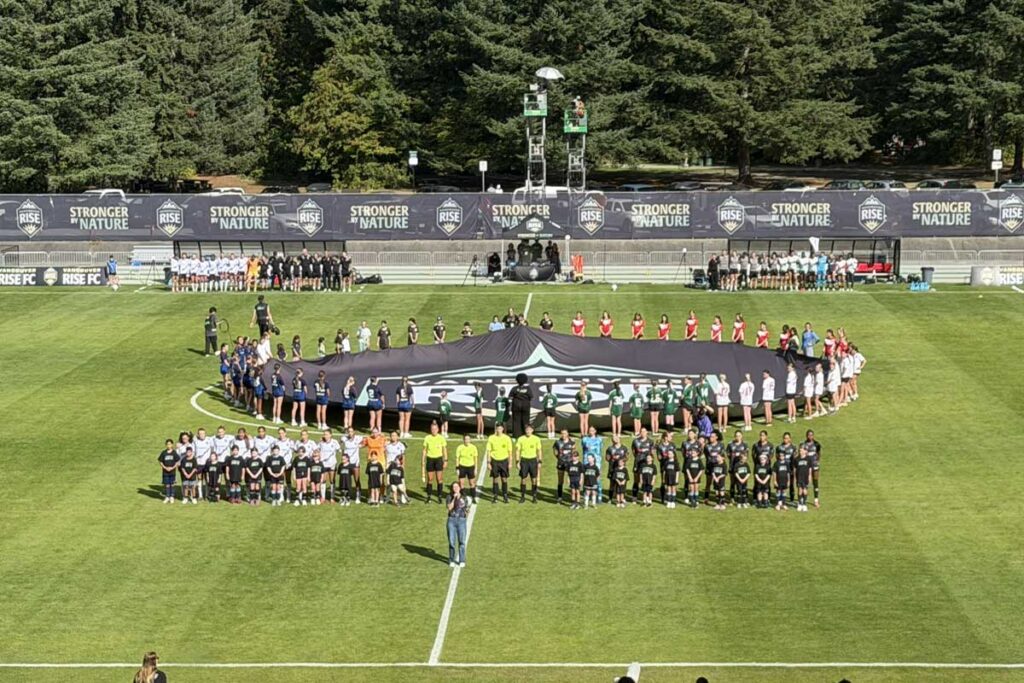青空が広がる晴天の中で行われたバンクーバー・ライズFC対ハリファックス・タイズFC。2026年9月5日、スワンガードスタジアム（バーナビー市）。撮影　田上麻里亜／日加トゥデイ