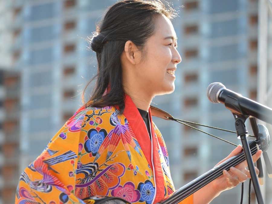 日頃の練習の成果を笑顔で披露する生徒のRさん