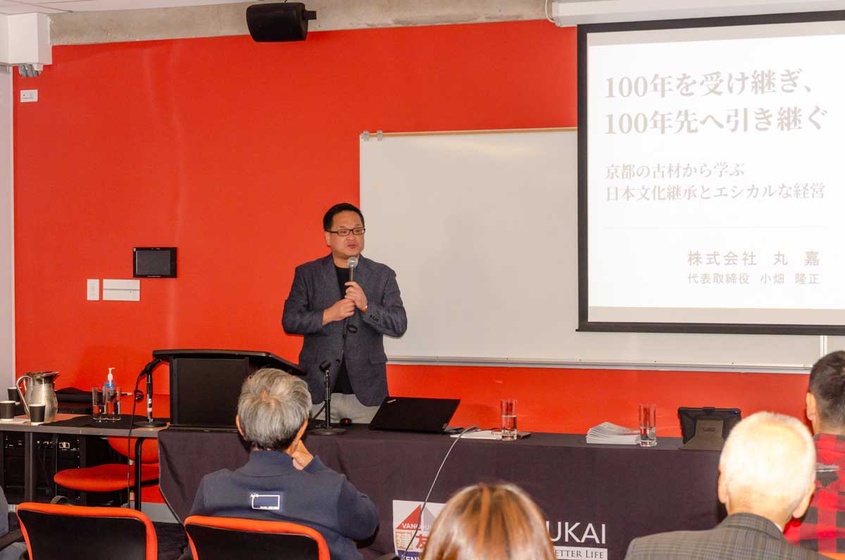 講演者の京都㈱丸嘉代表取締役・小畑隆正氏。2026年9月8日。写真：建友会